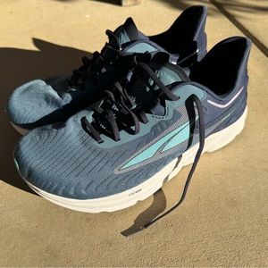 NEW never worn Men’s Altra Torin 6 Size 10.5 US